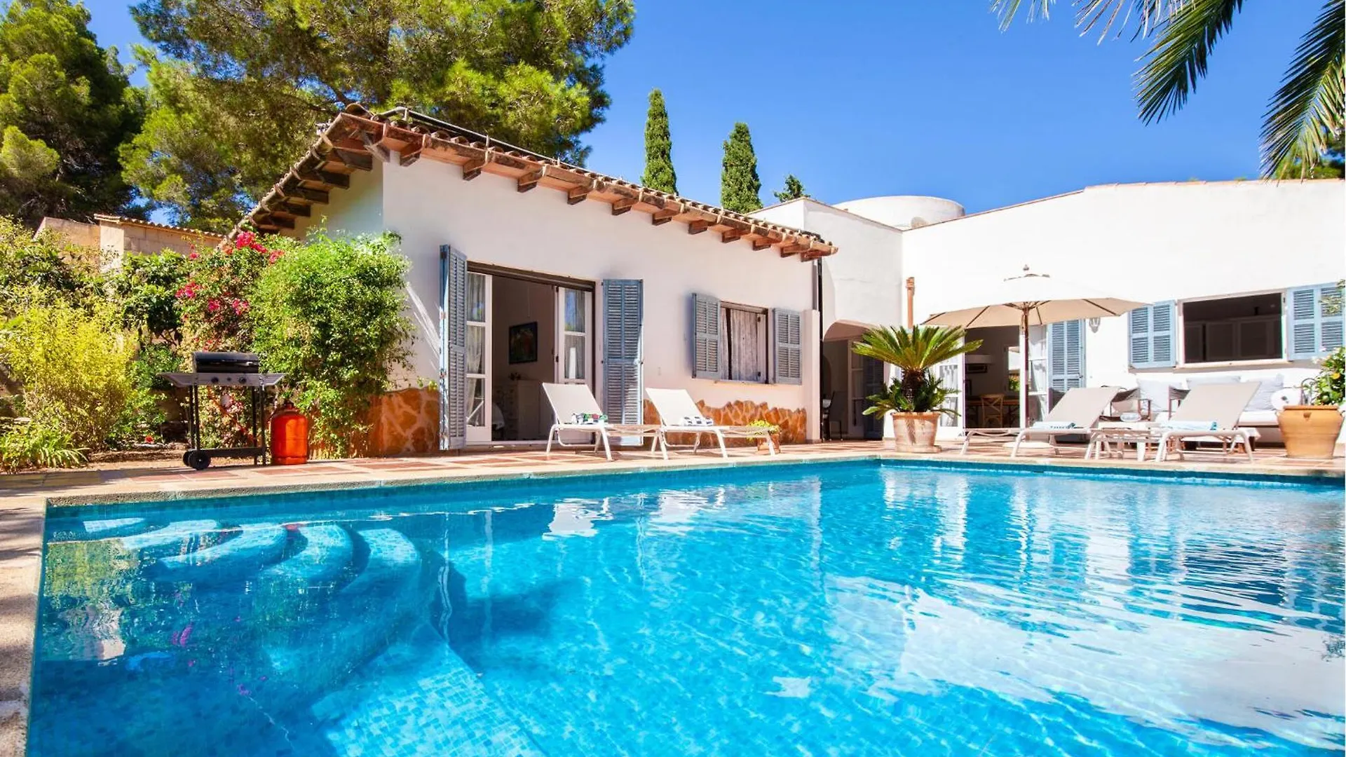 Villa Calas contacts